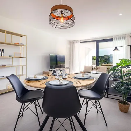 Modern With Golf View Apartamento Estepona