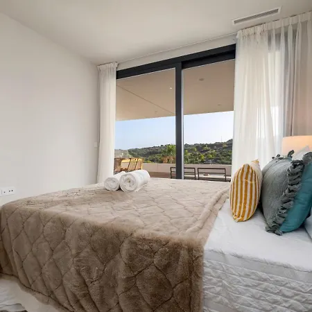 Modern With Golf View Lejlighed